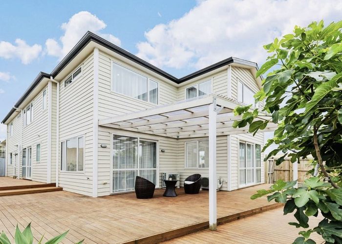  at 8 Harrington Road, Henderson, Auckland