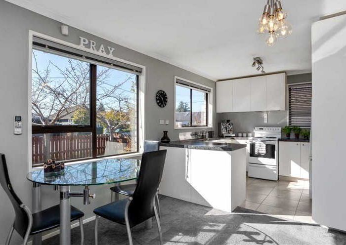  at 2/15 Orkney Street, Fendalton, Christchurch City, Canterbury