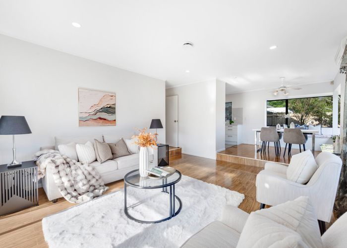  at 2/9 Bernie Edwards Place, Botany Downs, Manukau City, Auckland