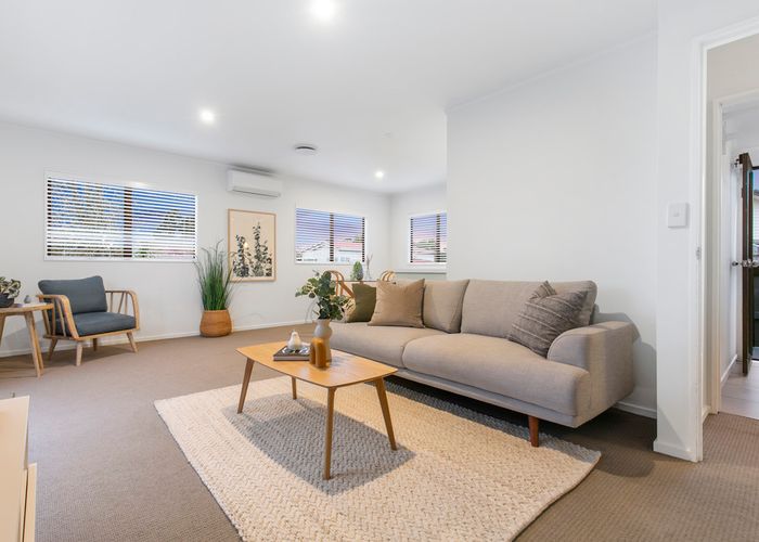  at 1/92 Beach Haven Road, Beach Haven, Auckland