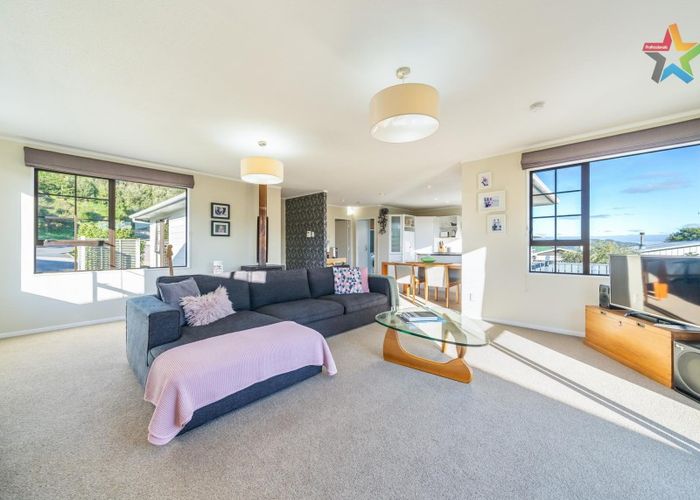  at 27 Kaitangata Crescent, Kelson, Lower Hutt