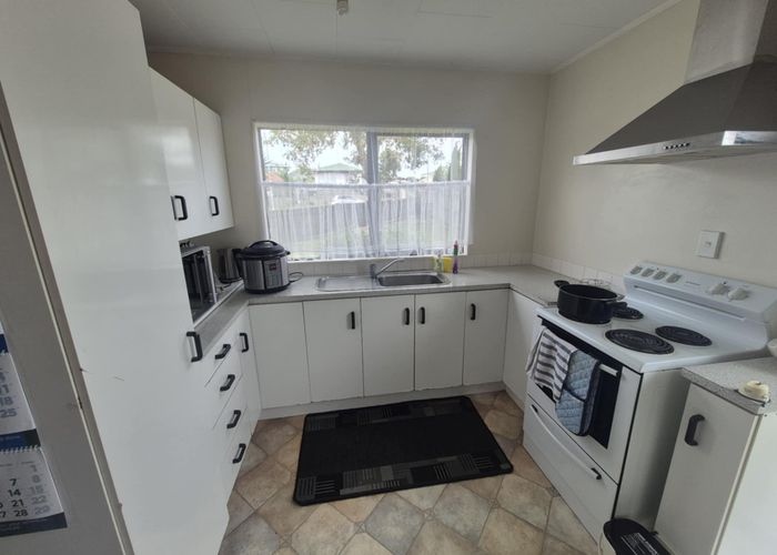  at 8 Rhine Place, Manurewa, Manukau City, Auckland