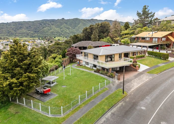  at 7 King Charles Drive, Kingsley Heights, Upper Hutt