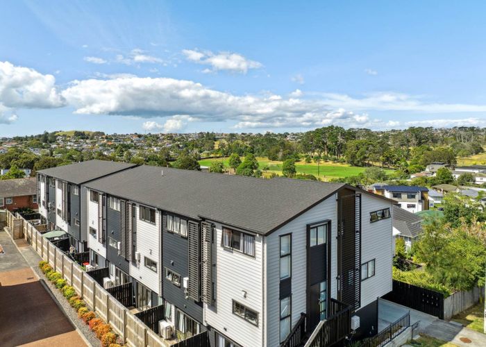  at 8/701 Hillsborough Road, Mount Roskill, Auckland City, Auckland
