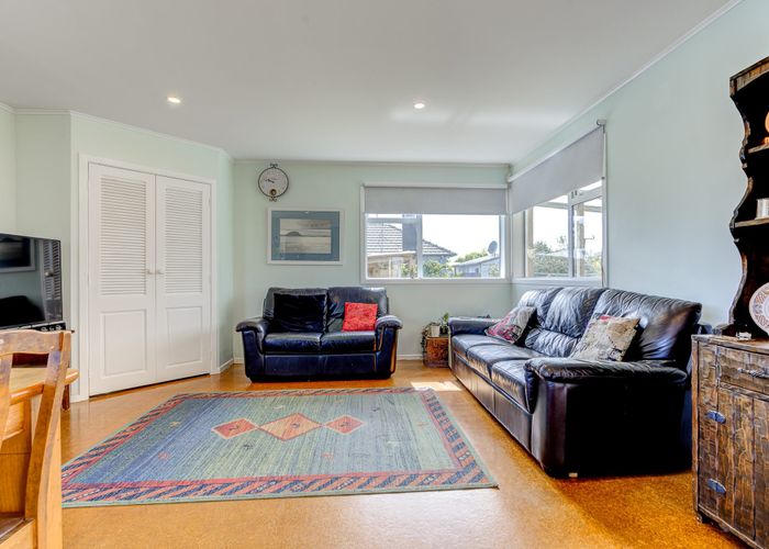  at 10 Stewart Place, Melville, Hamilton