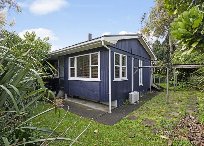  at 2/2 Earl Road, Titirangi, Waitakere City, Auckland