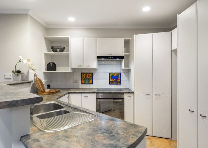  at 1/6 Sunnydale Place, Oteha, North Shore City, Auckland