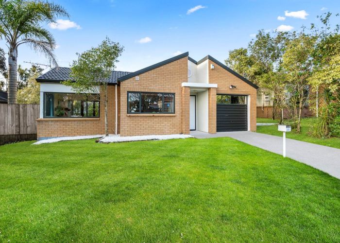 at 27  Kona Crescent, Henderson, Waitakere City, Auckland