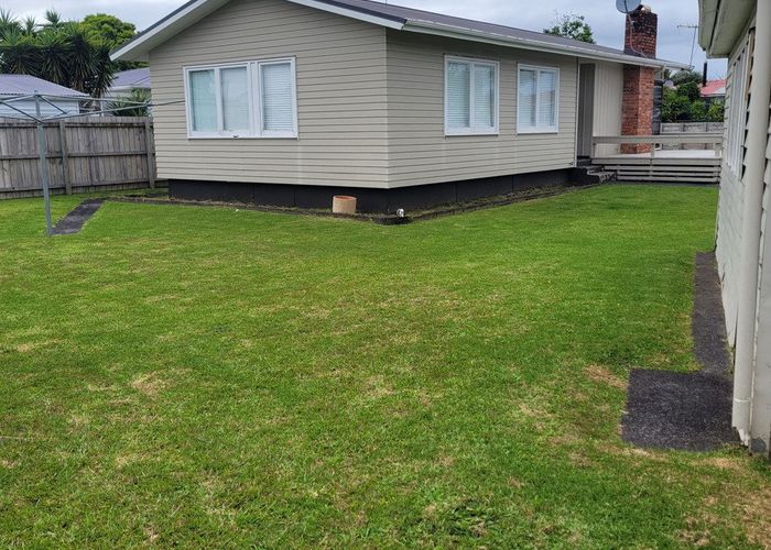  at 9 Brennan Avenue, Te Atatu Peninsula, Waitakere City, Auckland