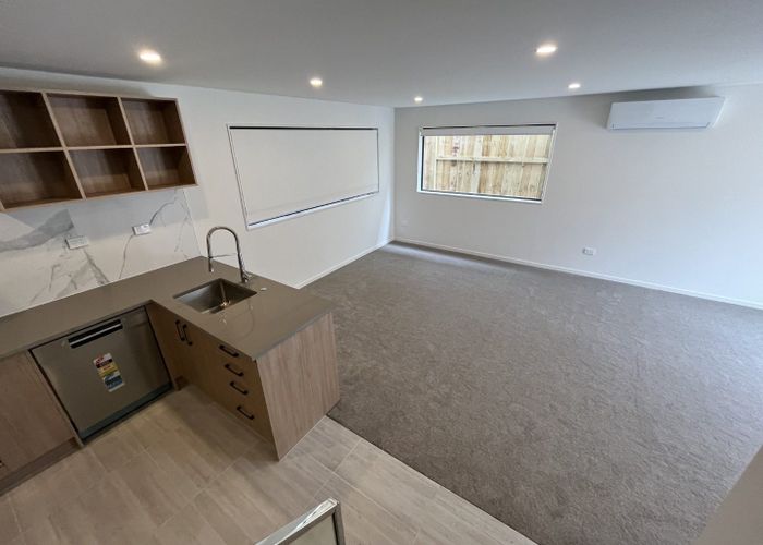  at 4/116 Colwill Road, Massey, Auckland