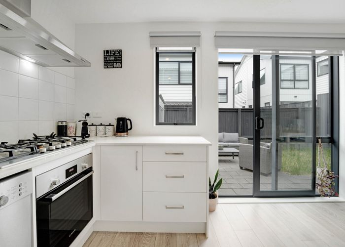  at 6 Kaman Seasprite Road, Hobsonville, Waitakere City, Auckland