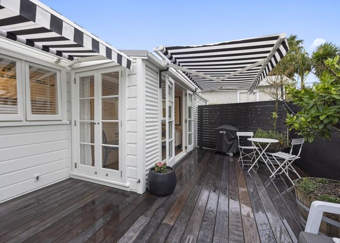  at 251A Courtenay Street, Strandon, New Plymouth