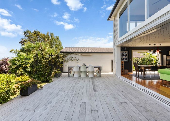  at 11 Chatham Avenue, Paremoremo, North Shore City, Auckland