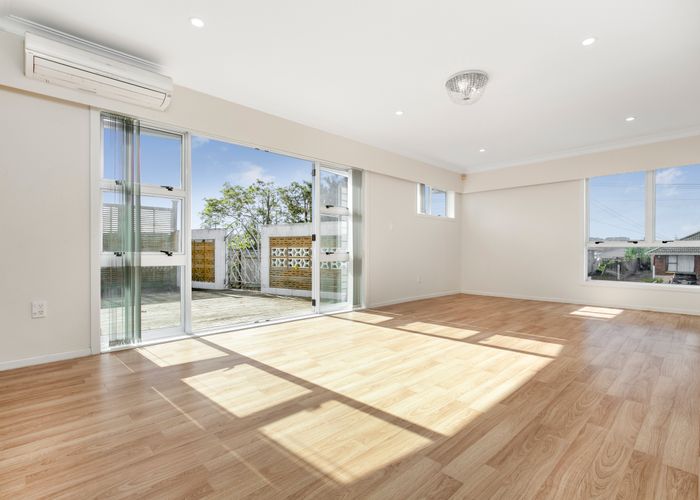  at 4 Lincoln Road, Manurewa East, Auckland