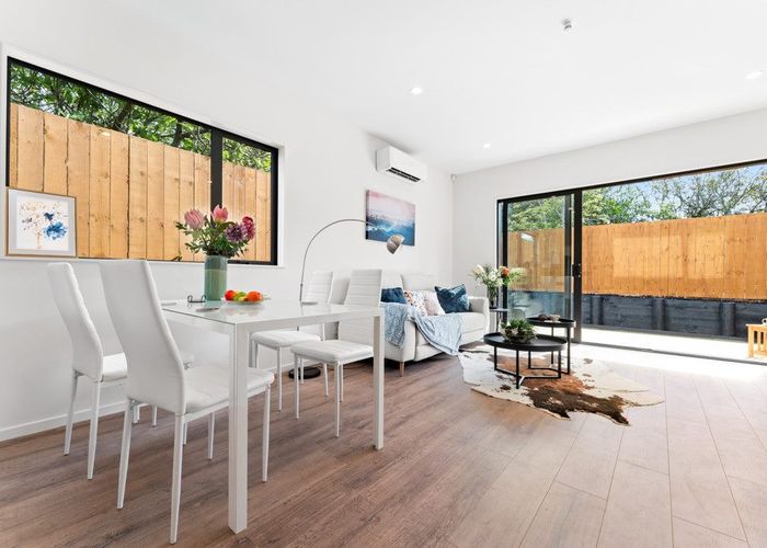 at 2/91 Beach Road, Te Atatū Peninsula, Auckland