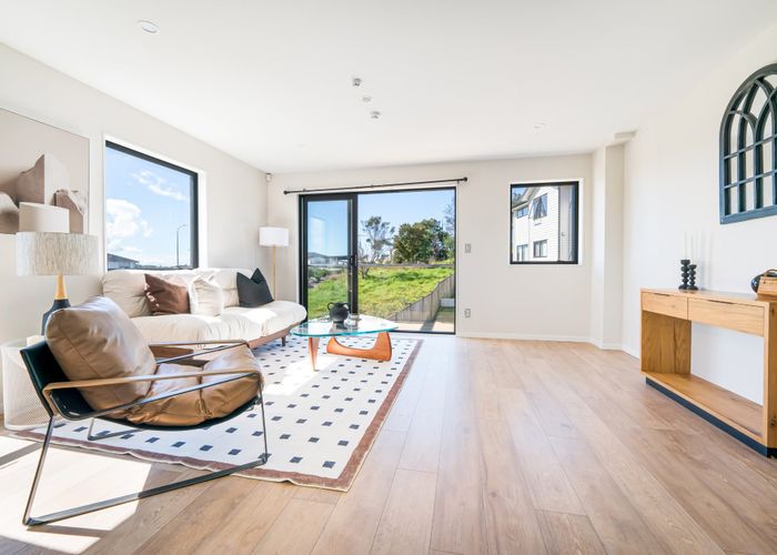  at 1 Peony Mews, Oteha, Auckland