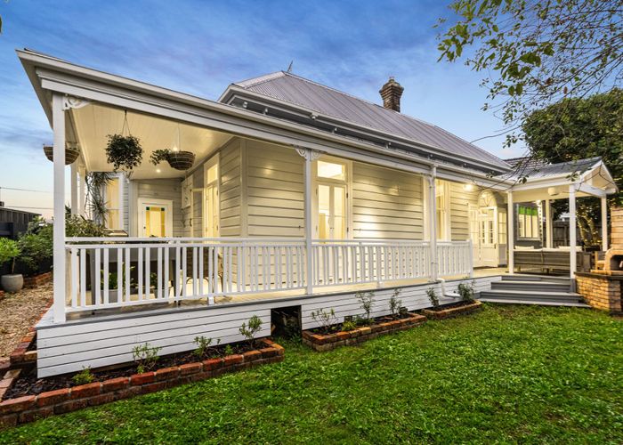 at 86 Frederick Street, Hillsborough, Auckland