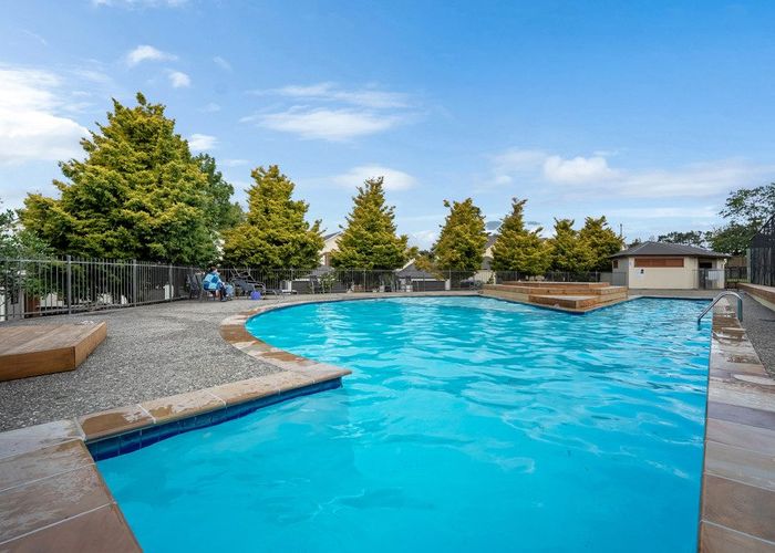  at 8/11 The Avenue, Albany, North Shore City, Auckland