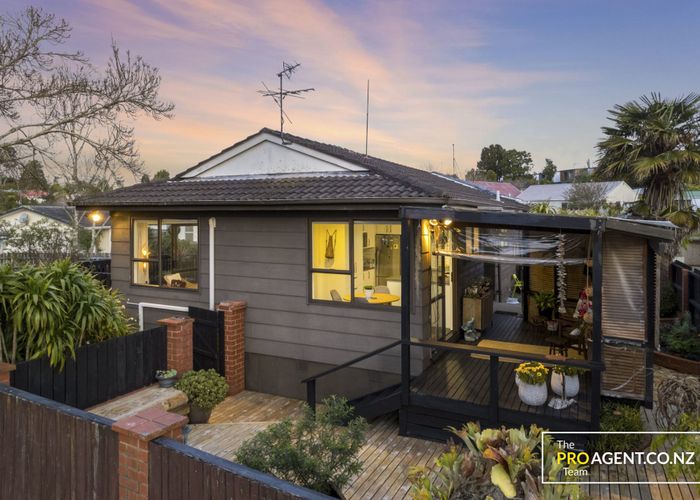  at 21B Glucina Place, Glen Eden, Auckland