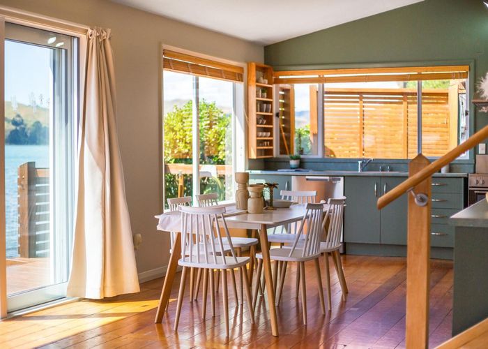  at 14A Trevor Terrace, Paremata, Porirua