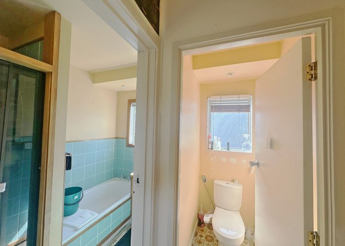  at 4/70 West Coast Road, Glen Eden, Waitakere City, Auckland