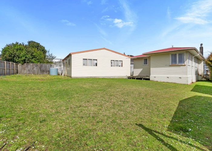  at 10 Serjeant Street, Henderson, Auckland