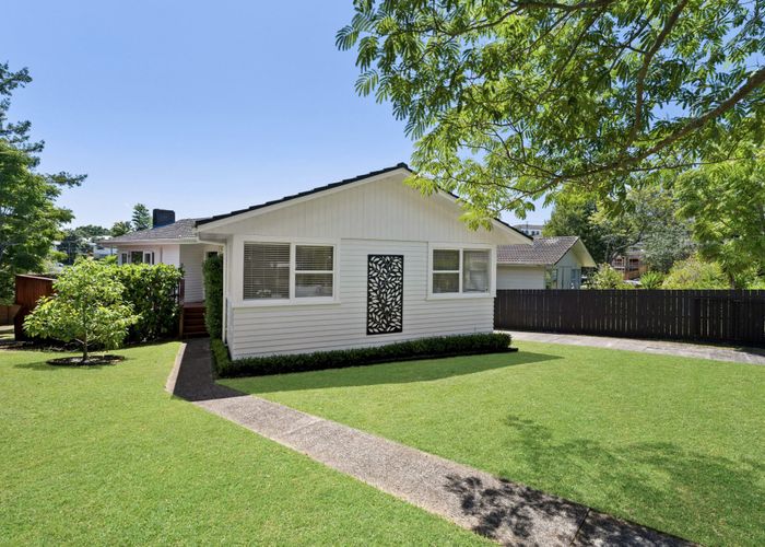  at 11 Powrie Street, Glenfield, North Shore City, Auckland