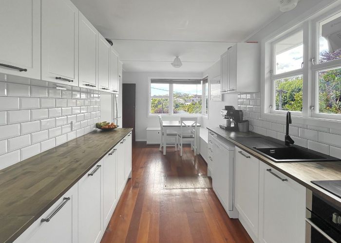  at 8 Taunton Place, Lynmouth, New Plymouth, Taranaki