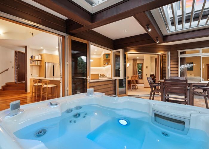  at 2/114 Aberdeen Road, Campbells Bay, Auckland