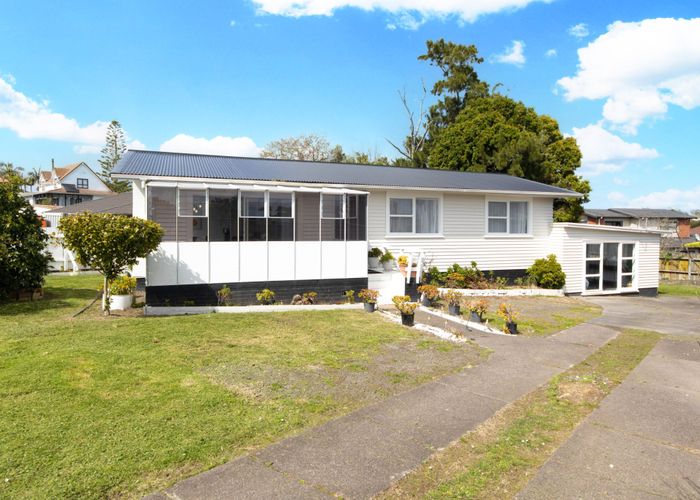  at 12 Ashbourne Place, Glendene, Waitakere City, Auckland