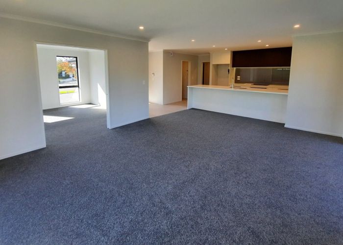  at 6 Kirkdale Place, Avonhead, Christchurch City, Canterbury