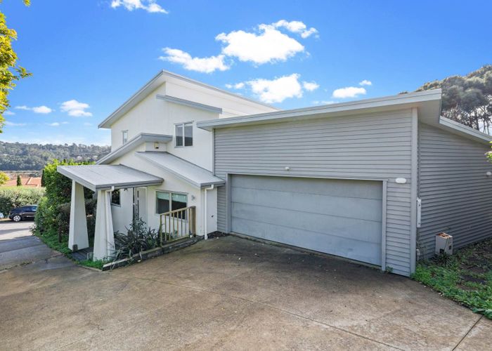  at 132 & 132A Kittiwake Drive, Schnapper Rock, North Shore City, Auckland