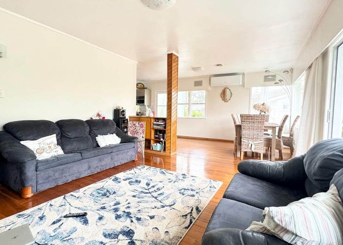  at 4 Easton Park Parade, Glenfield, North Shore City, Auckland