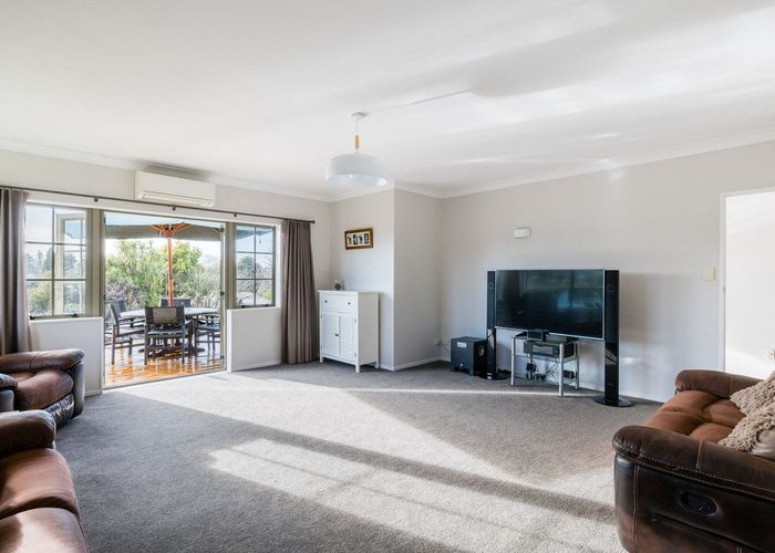  at 15 Marlowe Drive, Leamington, Cambridge