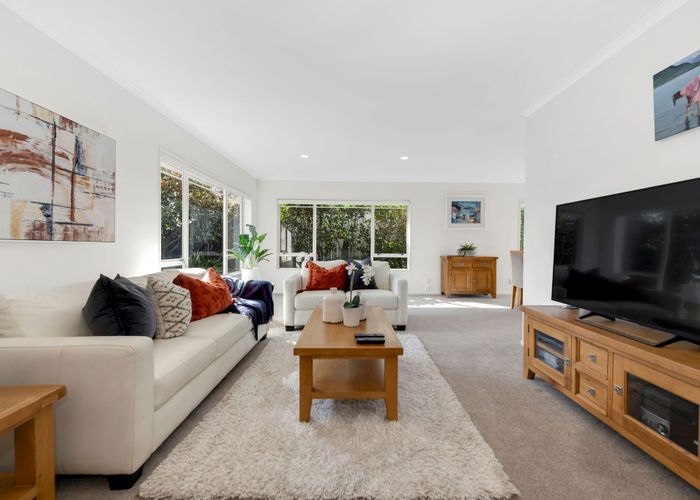  at 94 Bob Charles Drive, Golflands, Auckland
