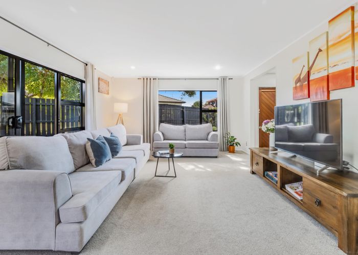  at 25B Channing Crescent, Botany Downs, Manukau City, Auckland