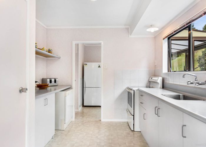  at 8 Parklands Avenue, Swanson, Auckland