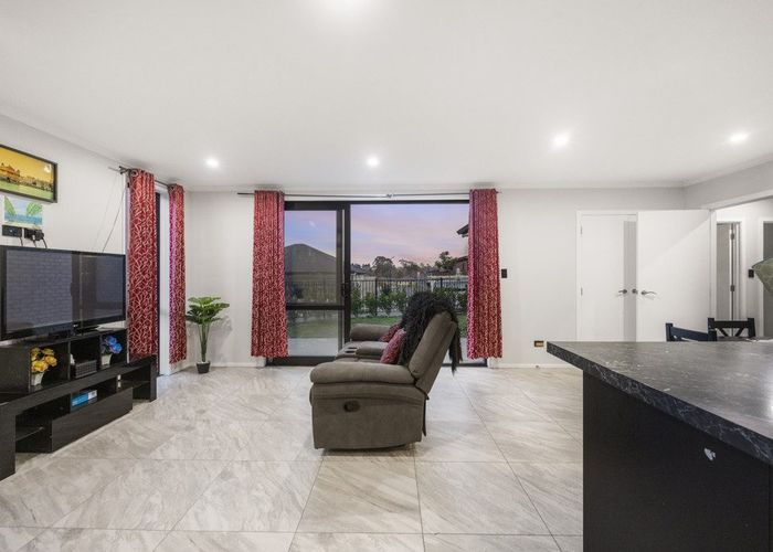  at 2/8 Bostonkip Crescent, Fitzroy, Hamilton