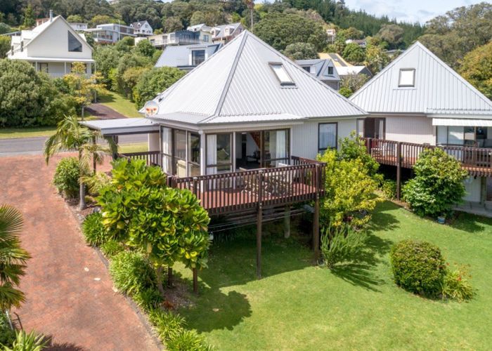  at 4/104 The Grove, Onemana, Whangamata