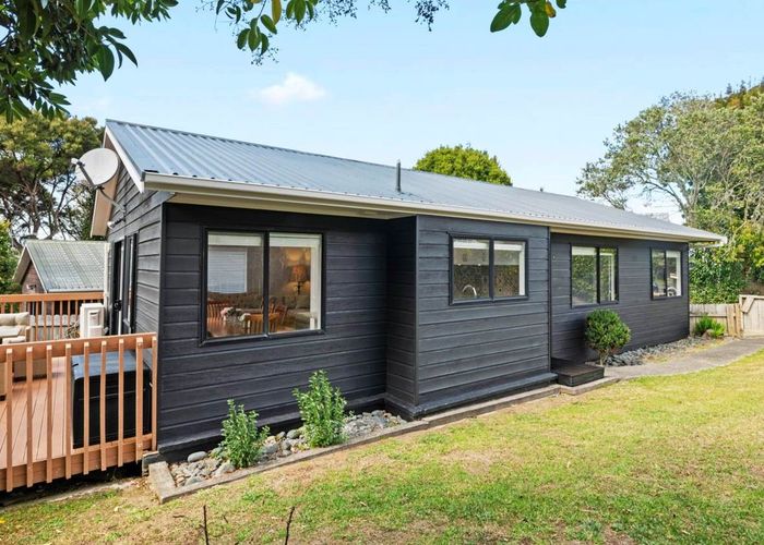  at 1/20 Valecrest Place, Bayview, Auckland
