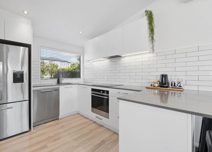  at 1/32 Vincent Street, Howick, Auckland