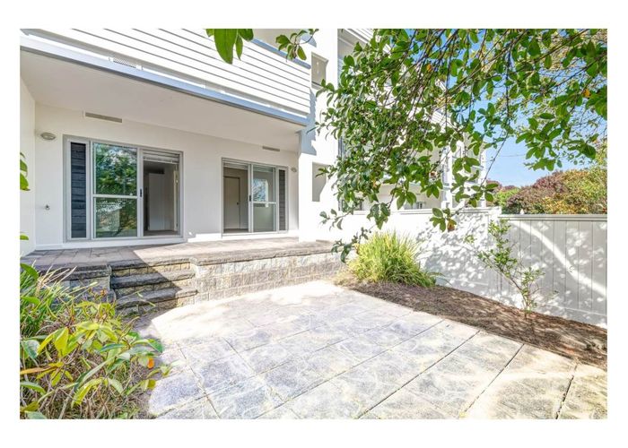  at B2/60 Masons Road, Albany, North Shore City, Auckland