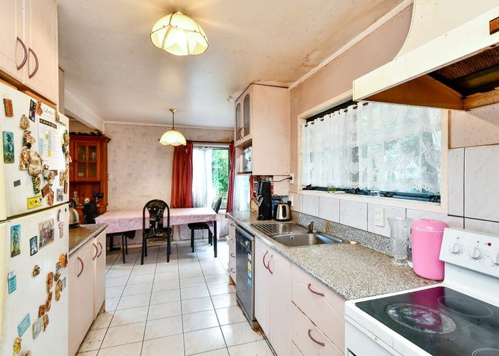  at 14 Redoubt Road, Goodwood Heights, Manukau City, Auckland