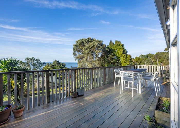  at 19 Kauri Point Road, Laingholm, Waitakere City, Auckland
