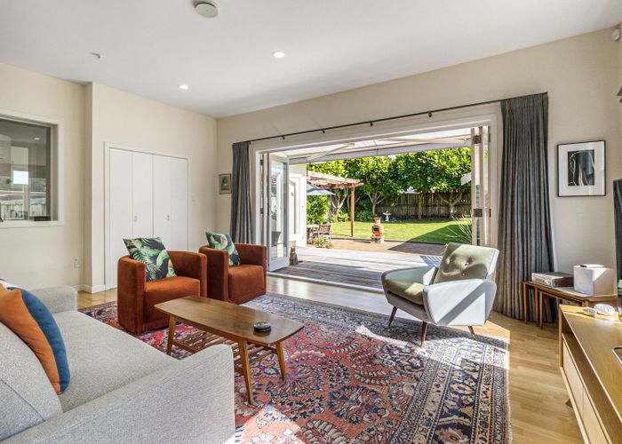  at 40 Te Kawa Road, Greenlane, Auckland