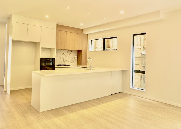  at 295b Sunset Road, Sunnynook, North Shore City, Auckland