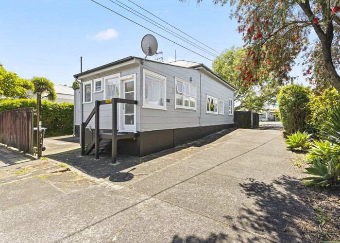  at 2/57 Grotto Street, Te Papapa, Auckland