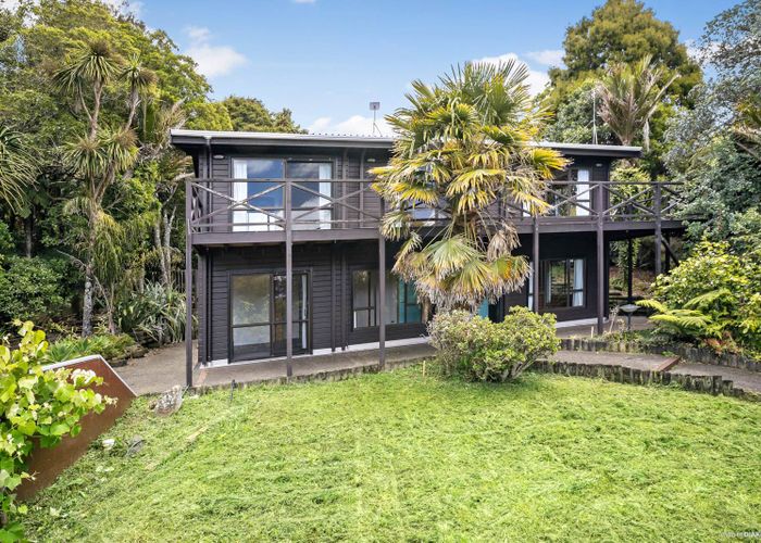  at 554 Scenic Drive, Waiatarua, Auckland