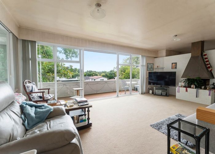  at 8 Eban Avenue, Hillcrest, North Shore City, Auckland