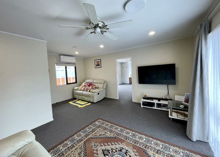  at 5 Avonleigh Road, Green Bay, Auckland